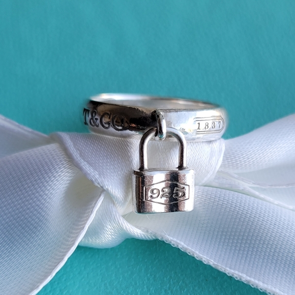 1837 dangle padlock band ring - Picture 2 of 9